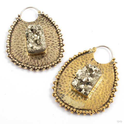 Gallery Earrings from Oracle in yellow brass with pyrite