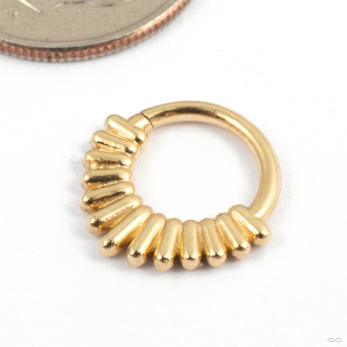 Capsule Seam Ring in Gold from Tawapa in yellow gold