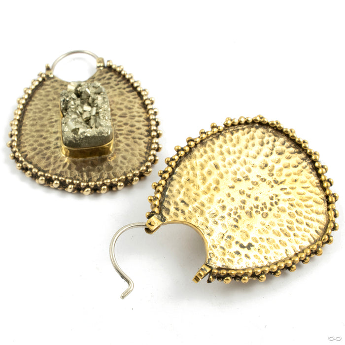 Gallery Earrings from Oracle in yellow brass with pyrite open view
