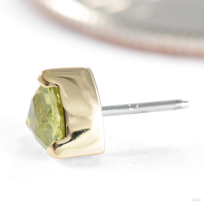 Lennox Press-fit End in Gold from Tether Jewelry in yellow gold peridot detail