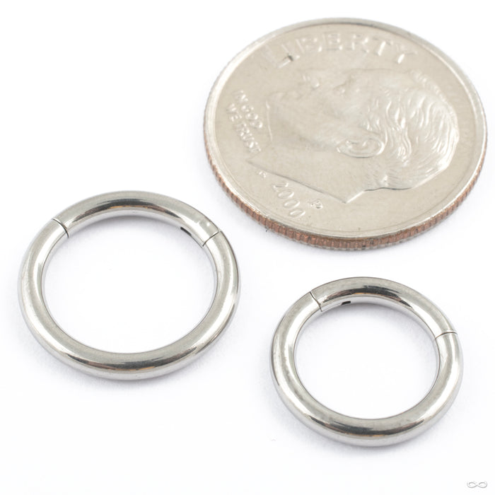 Simple Clicker in Titanium from Zadamer Jewelry in 14g in various diameters