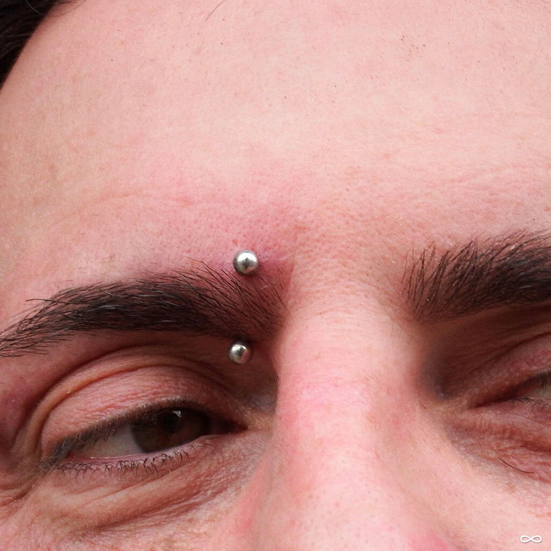 Eyebrow piercing by Robert