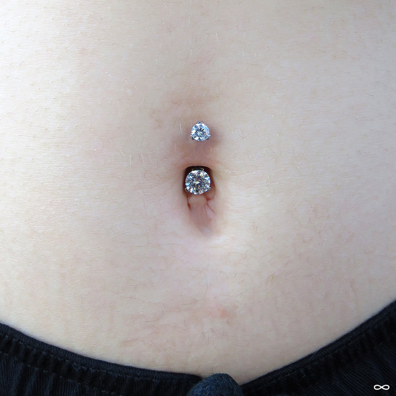Navel piercing by Pixie