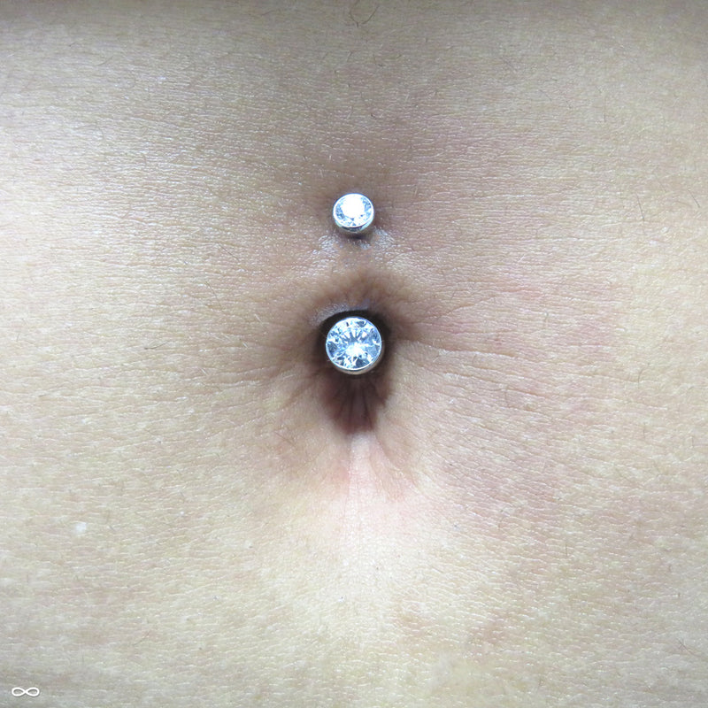 Navel piercing by Pixie