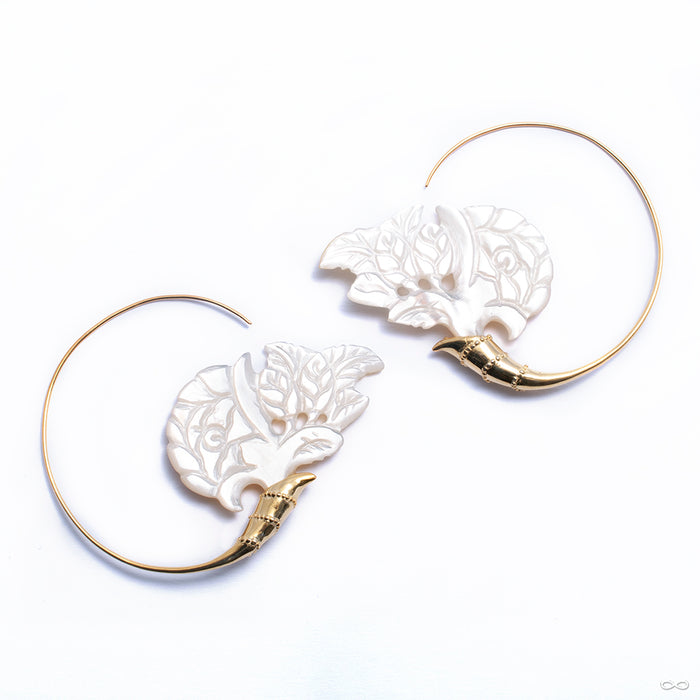 Amore Earrings from Maya Jewelry in yellow-gold-plated brass with shell