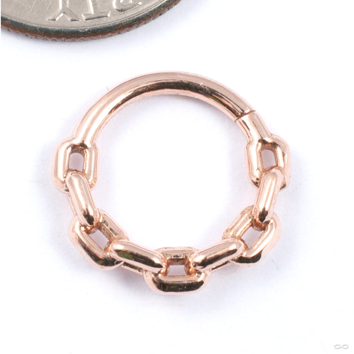 Chain Link Seam Ring in Gold from Tawapa in rose gold
