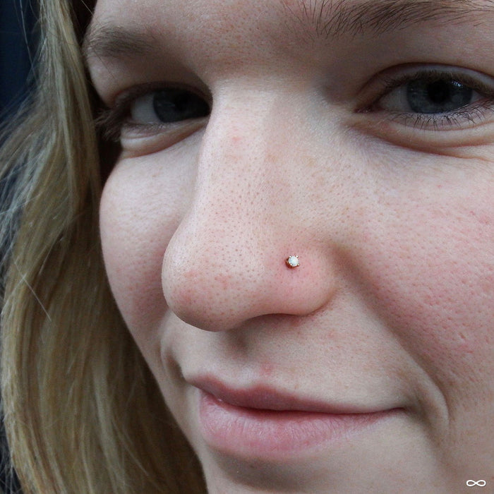 Nostril piercing with Prong-set Opal Press-fit End in Gold from LeRoi in 2mm White Opal
