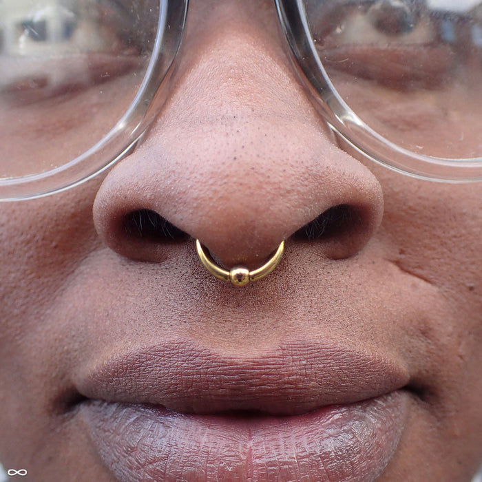 Septum piercing with Captive Bead Ring in Niobium from SM 316