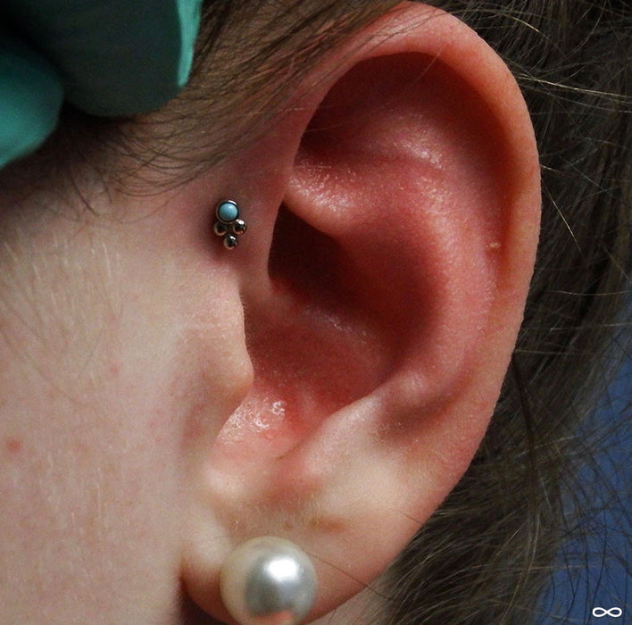 Forward Helix piercing with 3 Bead Bezel-set Press-fit End in Gold from LeRoi