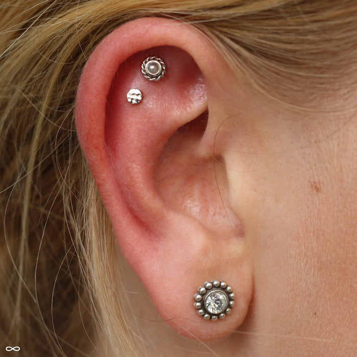 Outer helix piercing with Mini Choctaw Press-fit End in Gold from BVLA in White Pearl