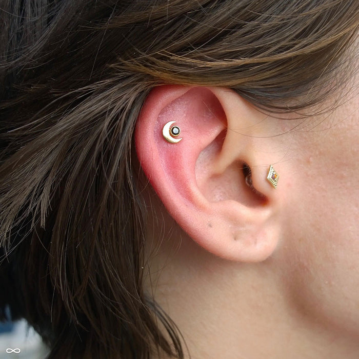 Outer helix piercing with Moon with Gemstone Press-fit End in Gold from Anatometal in Black CZ