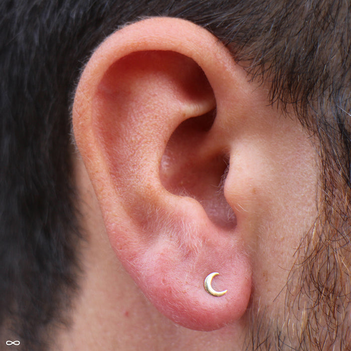 Lobe Piercing with Moon Press-fit End in Gold from LeRoi