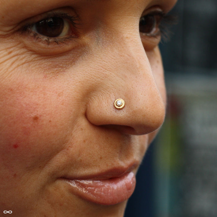 Nostril piercing with Round Illusion Press-fit End in Gold from BVLA in Clear CZ