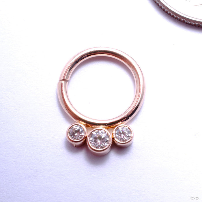 Seam Ring with Three Gemstones in Gold from Anatometal with Clear CZ