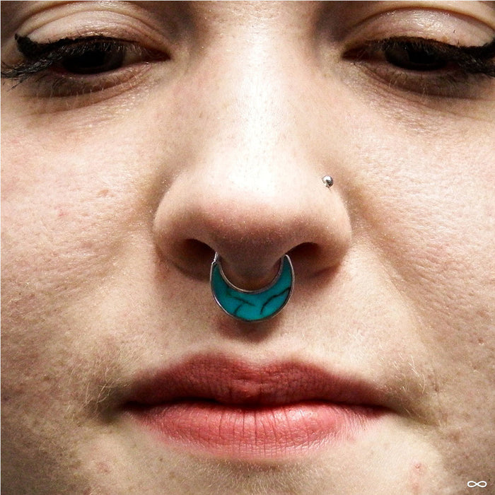 Septum piercing with Haute Seam Ring in Gold from Buddha Jewelry in White Gold with Turquoise